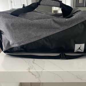 Nike Air Jordan Duffle bag- black/gray 8A0083-023